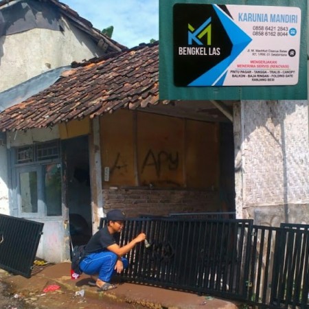 Laksana Karunia Mandiri Auto Workshop: Durable Solutions for Cilacap Vehicles